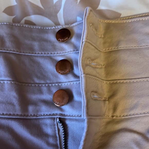 Refuge shorts - Picture 2 of 4